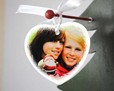 ceramichino a forma di cuore personalizzato con foto di due amiche