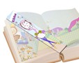 segnalibro personalizzato con grafica infantile in mezzo a un libro
